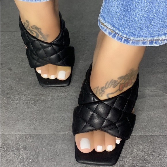 New Black Criss Cross Quilted Mule Block Heels - Picture 5 of 12